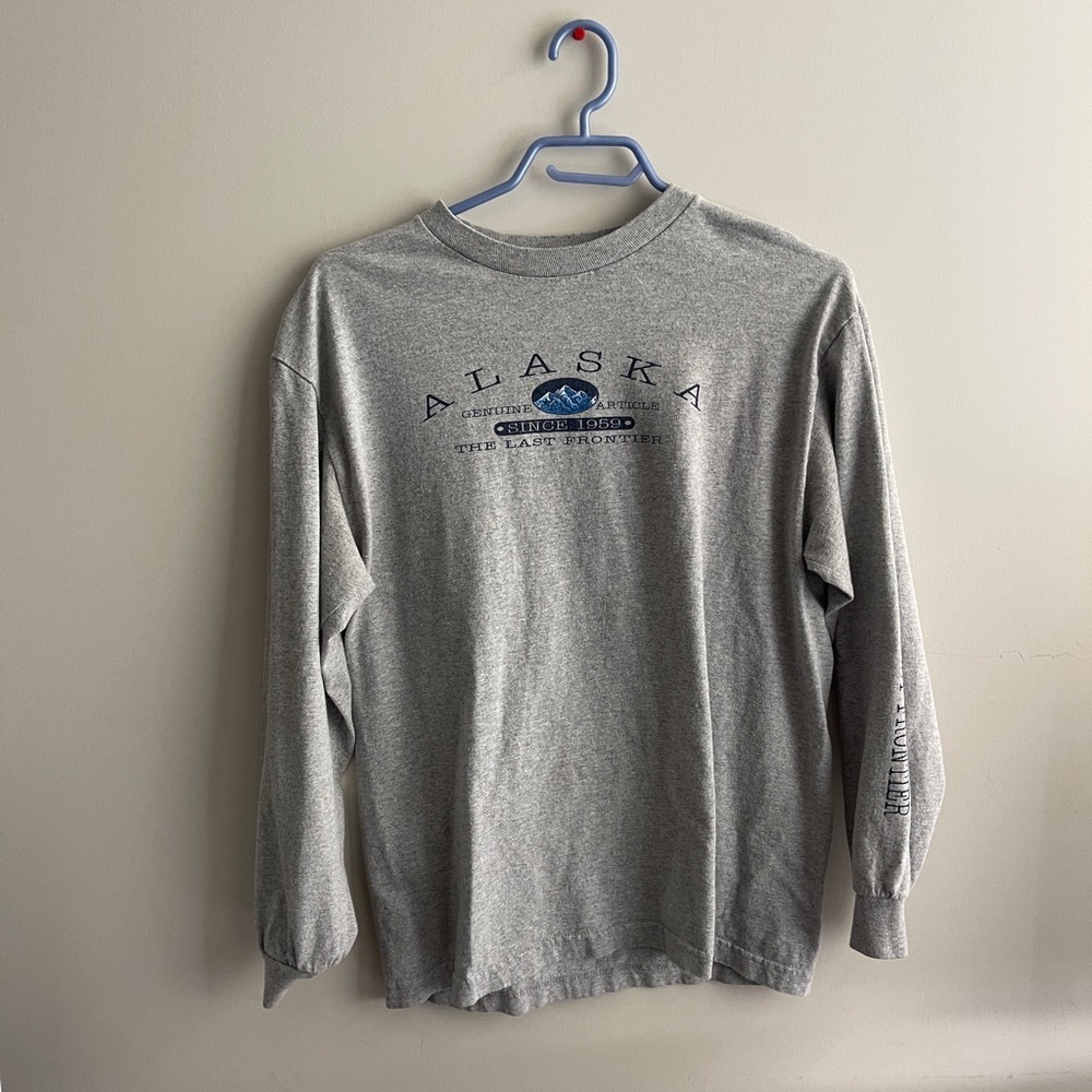 💜3 for $15💜 Gray Alaska Long Sleeve Shirt Medium